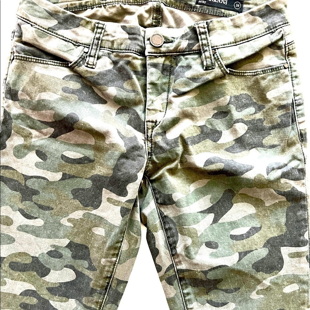 Blank NYC Intro Camouflage Raw Hem Skinny Leg Pants! Sz 26 🛍️💕
